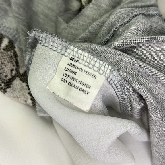SINGLE Los Angeles‎ women’s snake print lightweight tunic. Size medium. - Picture 5 of 5